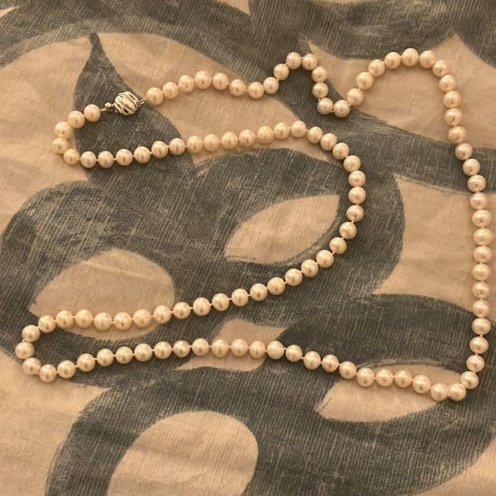Taiwanese opera length pearl necklace